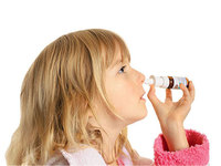 Каплями Диоксидин могут пользоваться как взрослые, так и дети