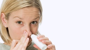 Закапывание носа раствором диоксидина при гайморите