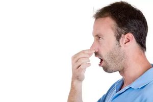 Из-за чего может быть неприятный запах изо рта