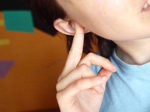 Способ изавиться от заложенности уха