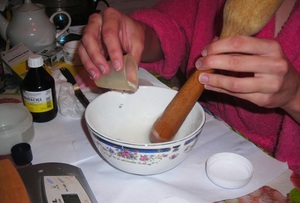 Рецепт приготовления крема из барсучьего жира для лечения пяточных трещин и смягчения огрубевшей кожи
