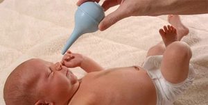 Промывание  носа для лечения назофарингита у ребенка